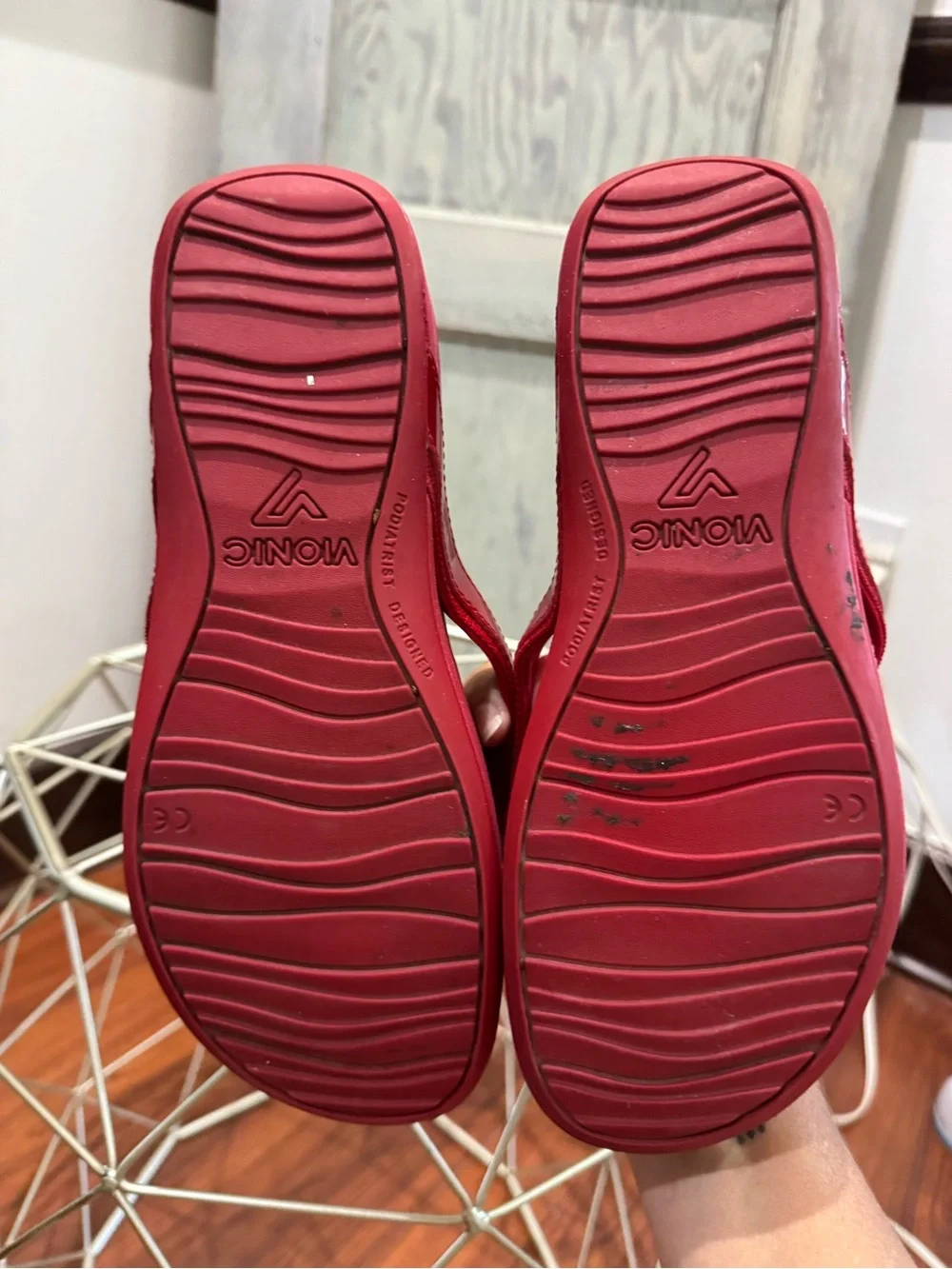 Vionic Red Sandals Size 8